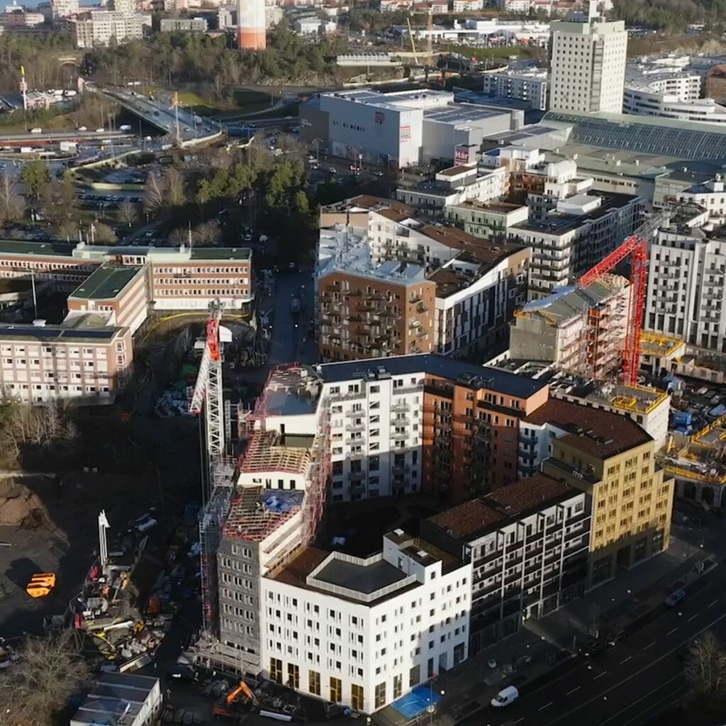 Flygbild över de naturbana Stadshuskvarteren i Centrala Nacka